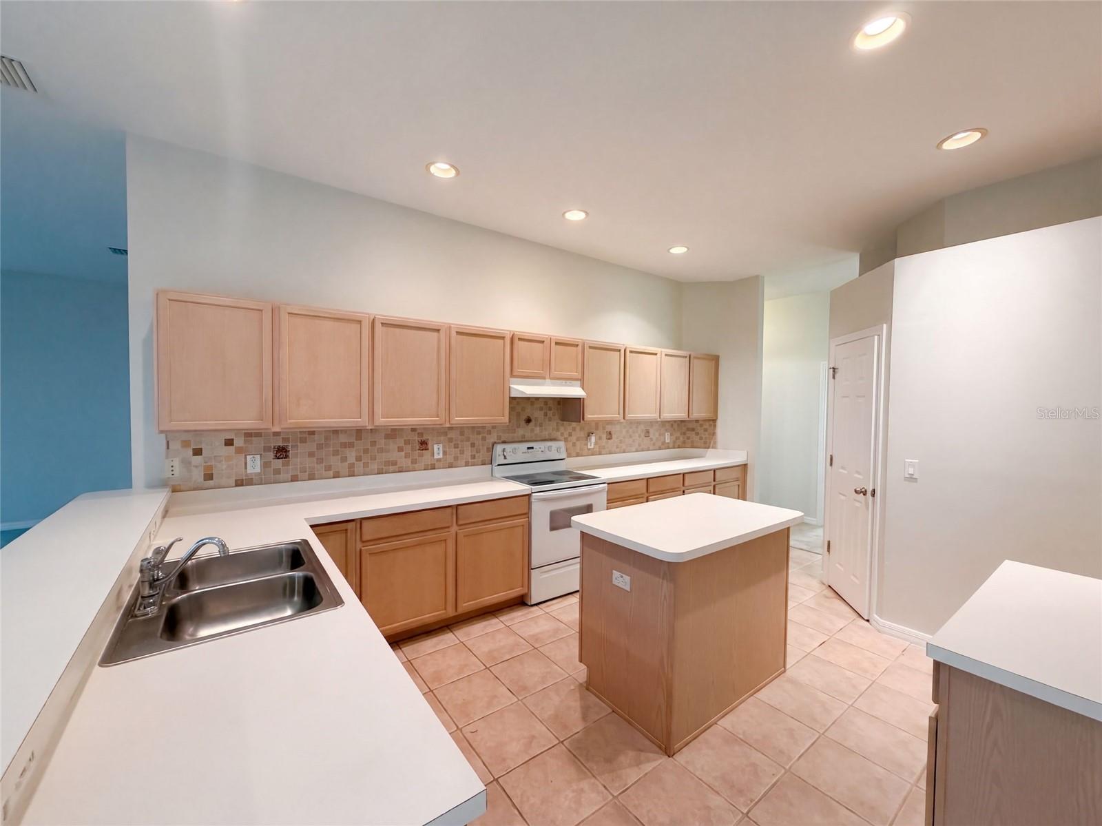 27 RUSSMAN LN — photo 9