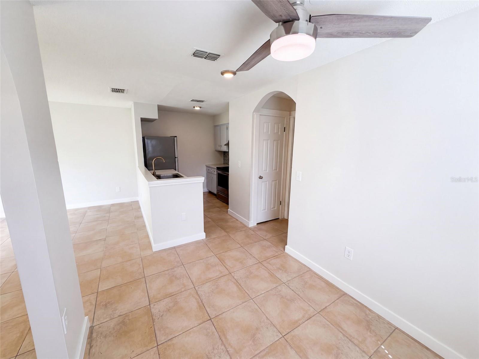 411 DORCHESTER SQ — photo 8