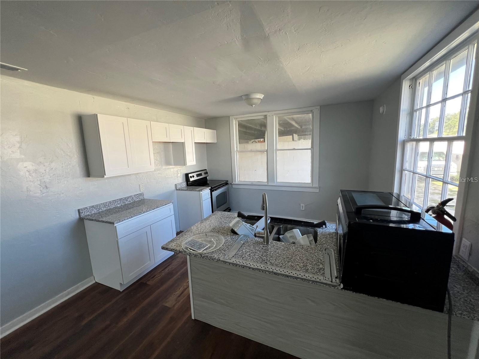 325 S FRANKLIN ST — photo 9