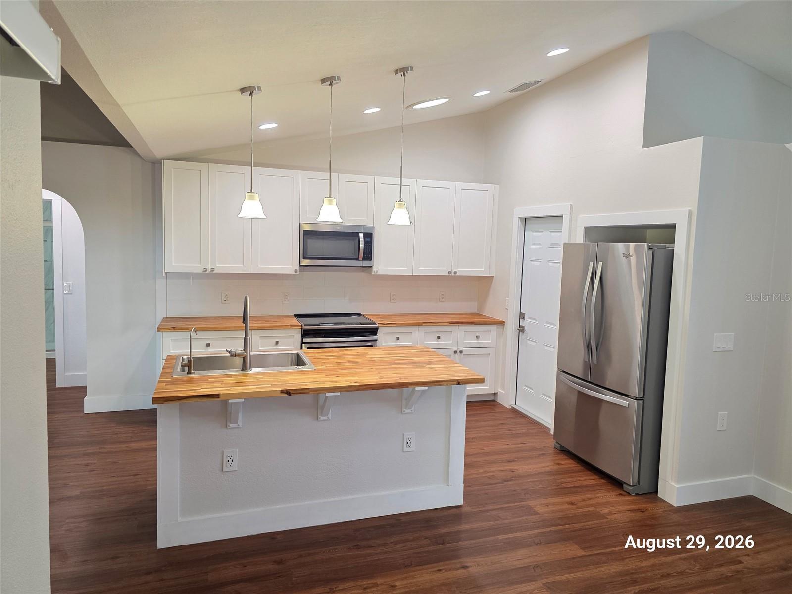 834 AMIDON ST — photo 8