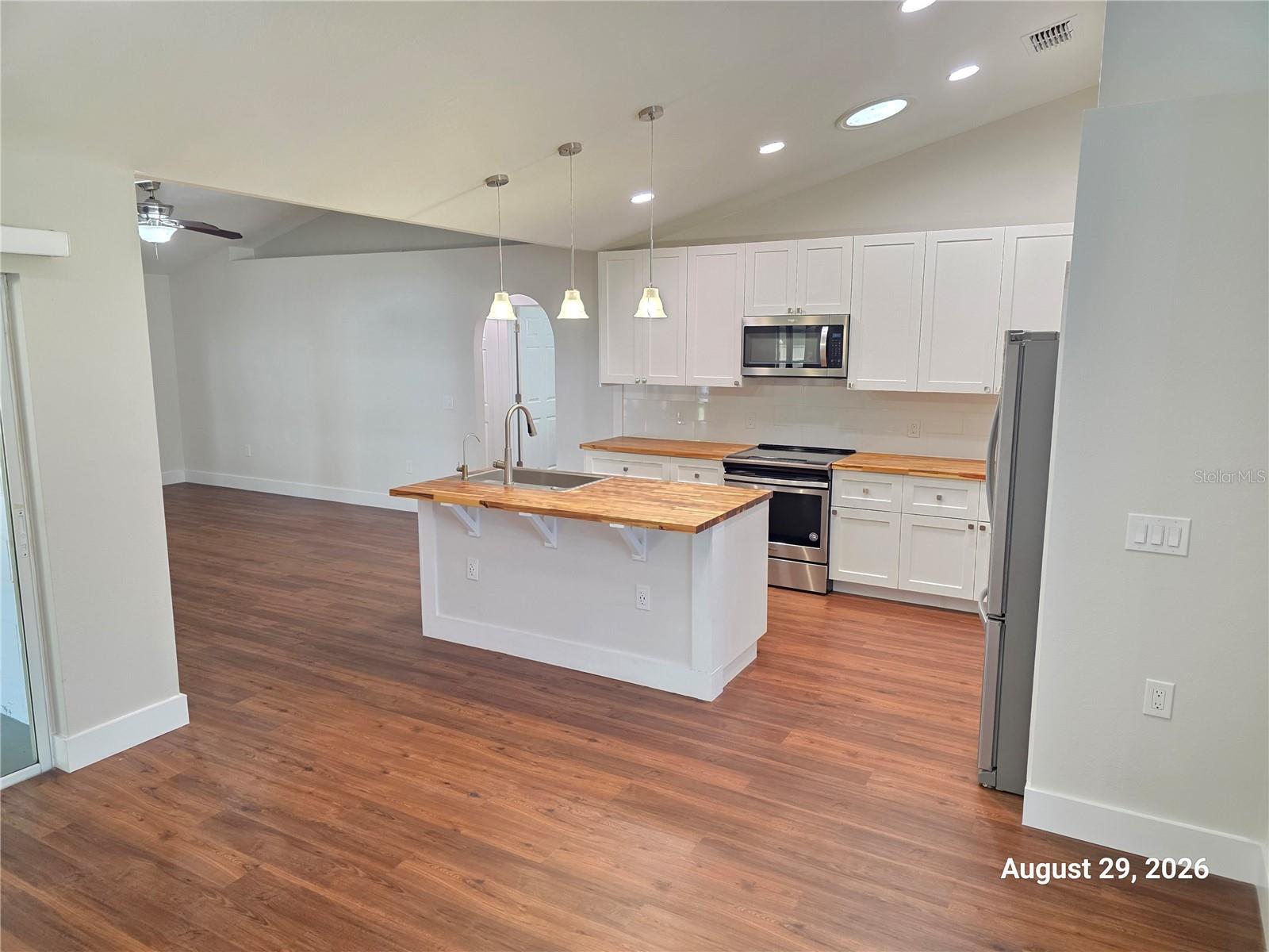 834 AMIDON ST — photo 9