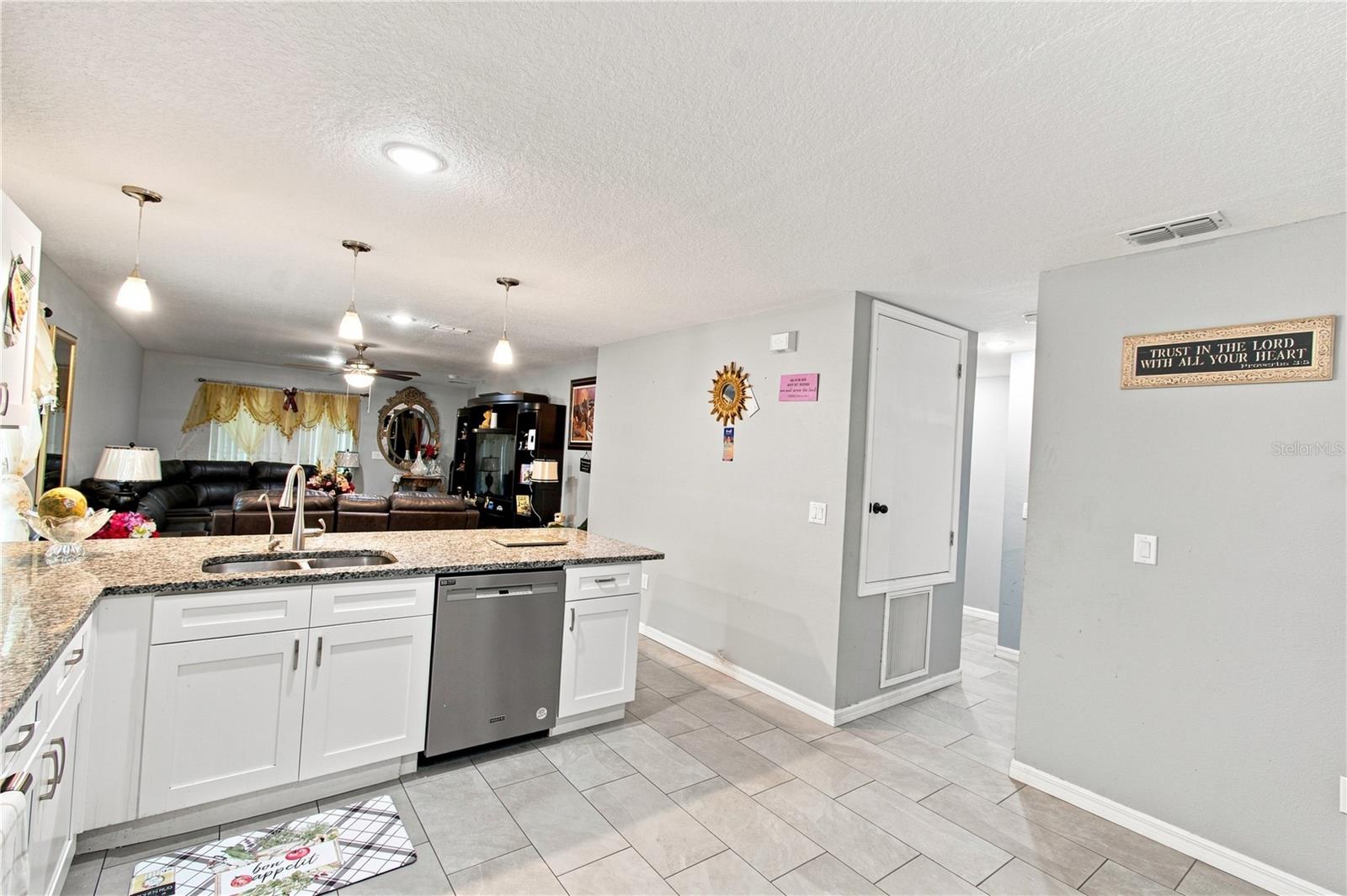 4300 LENOX BLVD — photo 12