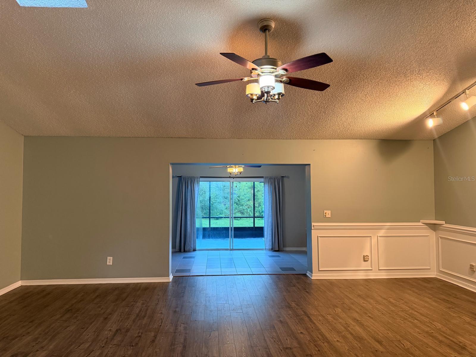 104 BREWSTER LN — photo 2