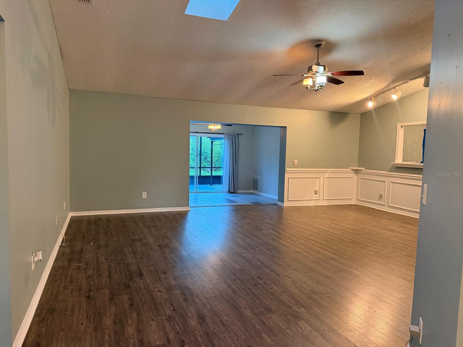 104 BREWSTER LN — photo 3