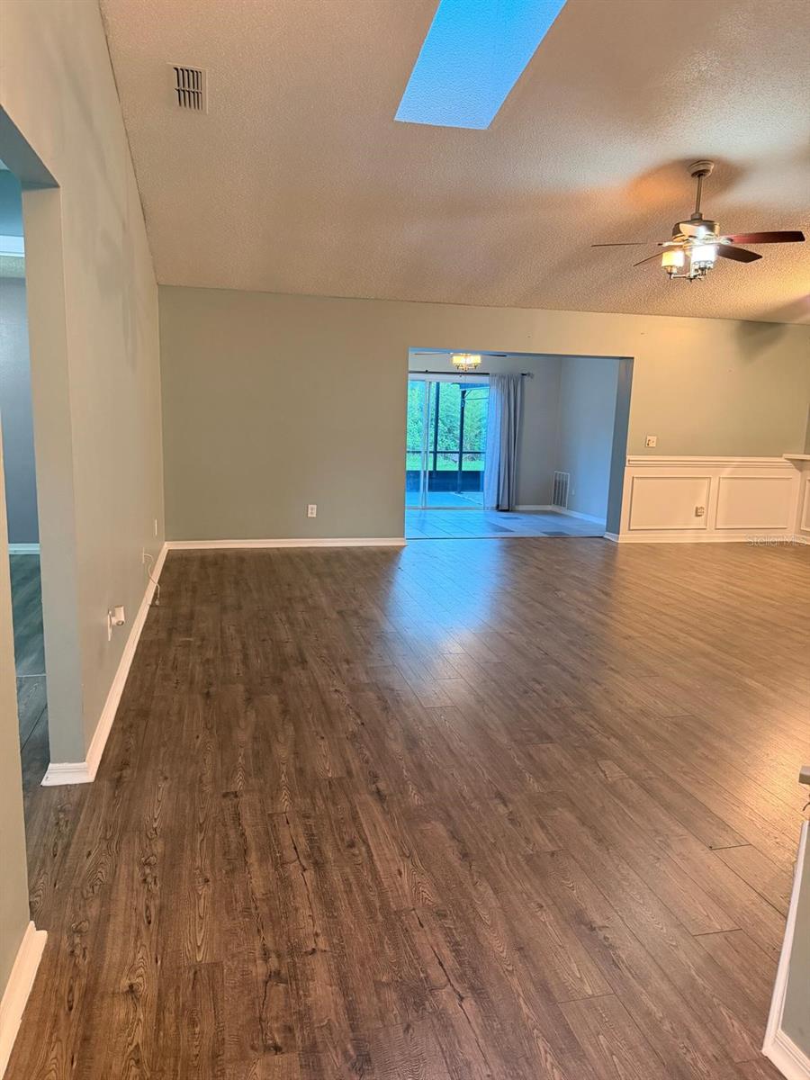 104 BREWSTER LN — photo 4