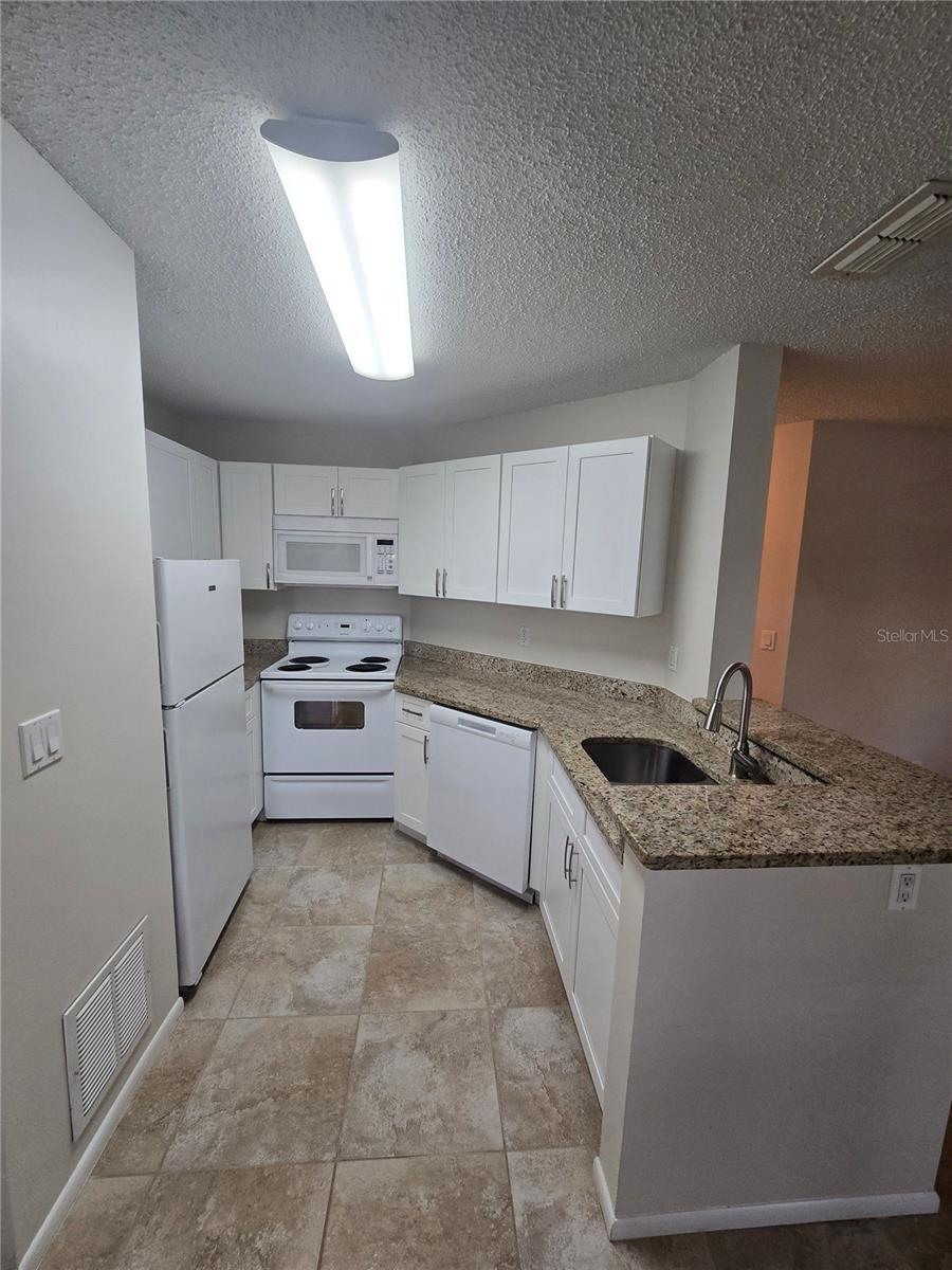 2577 GRASSY POINT DR #105 — photo 11