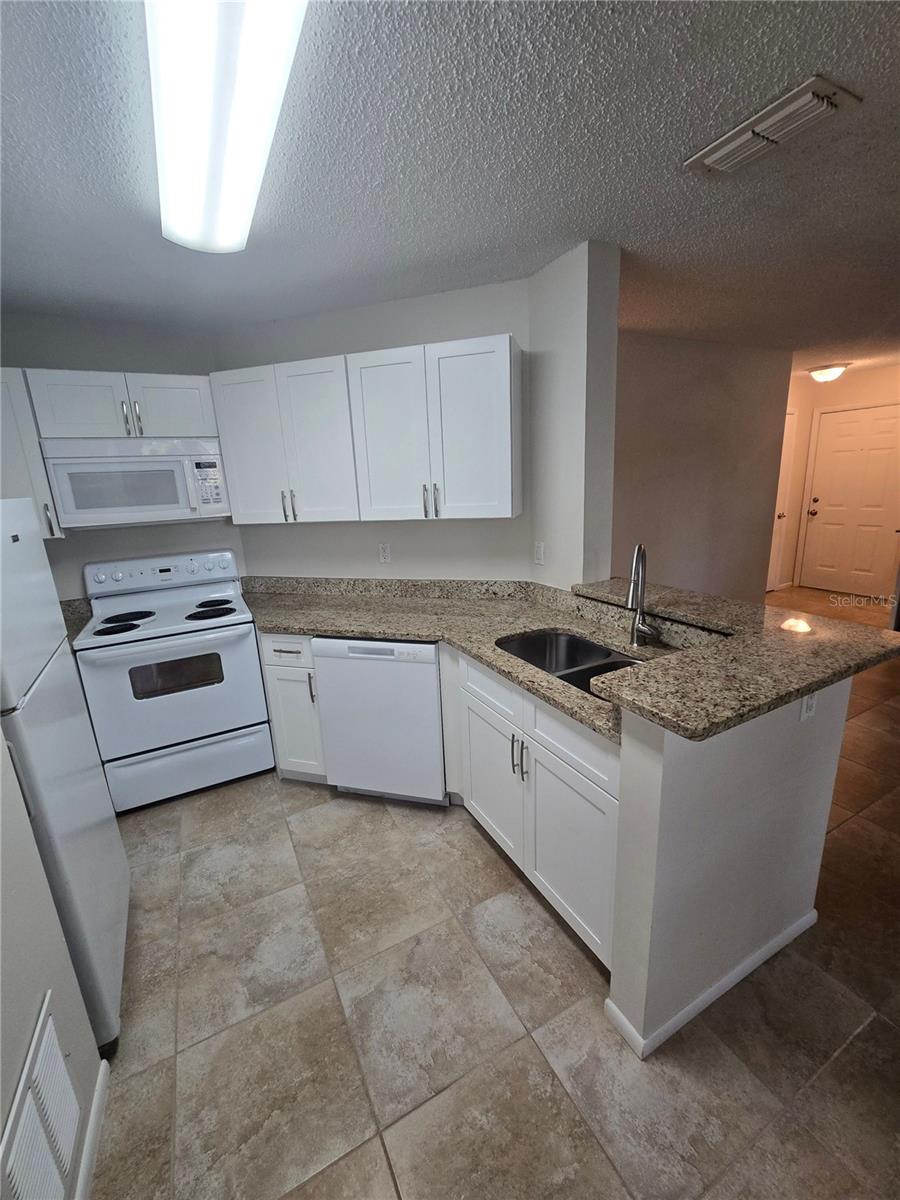 2577 GRASSY POINT DR #105 — photo 7