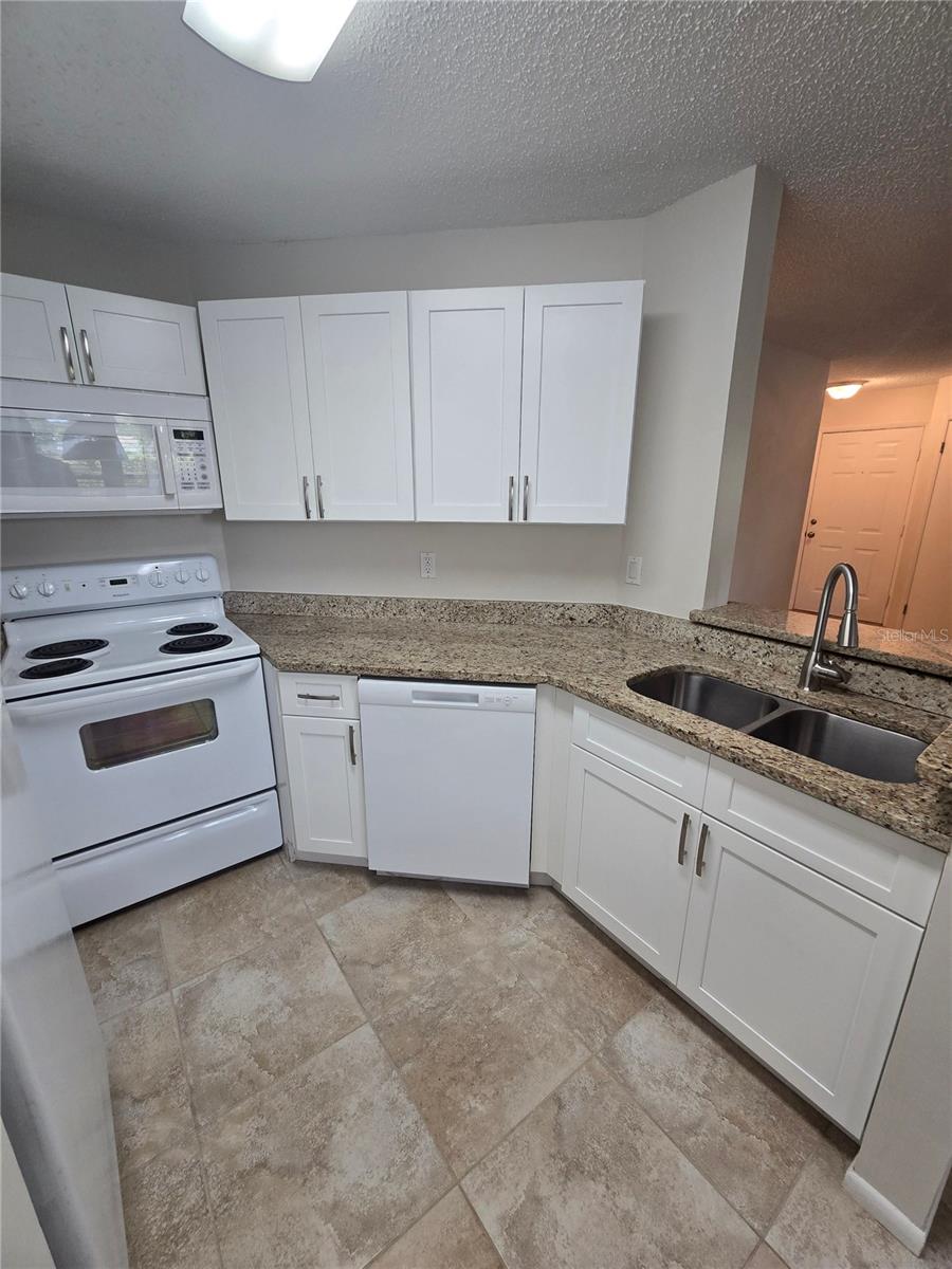 2577 GRASSY POINT DR #105 — photo 9