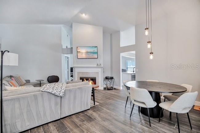 650 REGINA LN — photo 4