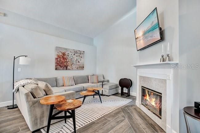 650 REGINA LN — photo 5
