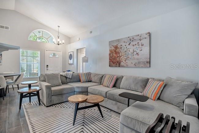 650 REGINA LN — photo 6