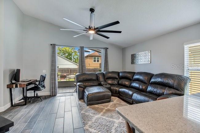 650 REGINA LN — photo 8