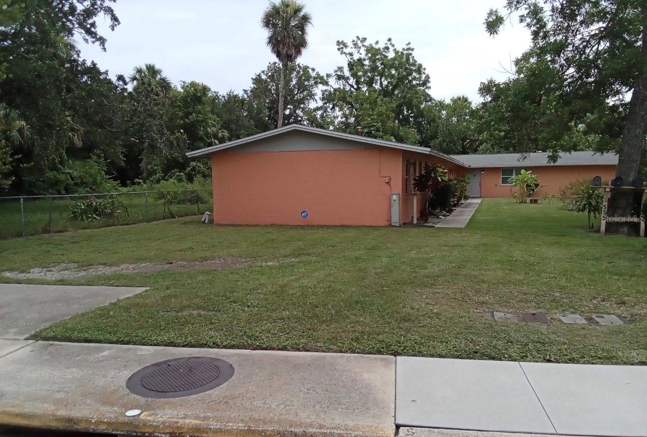 555 OAK ST — photo 2