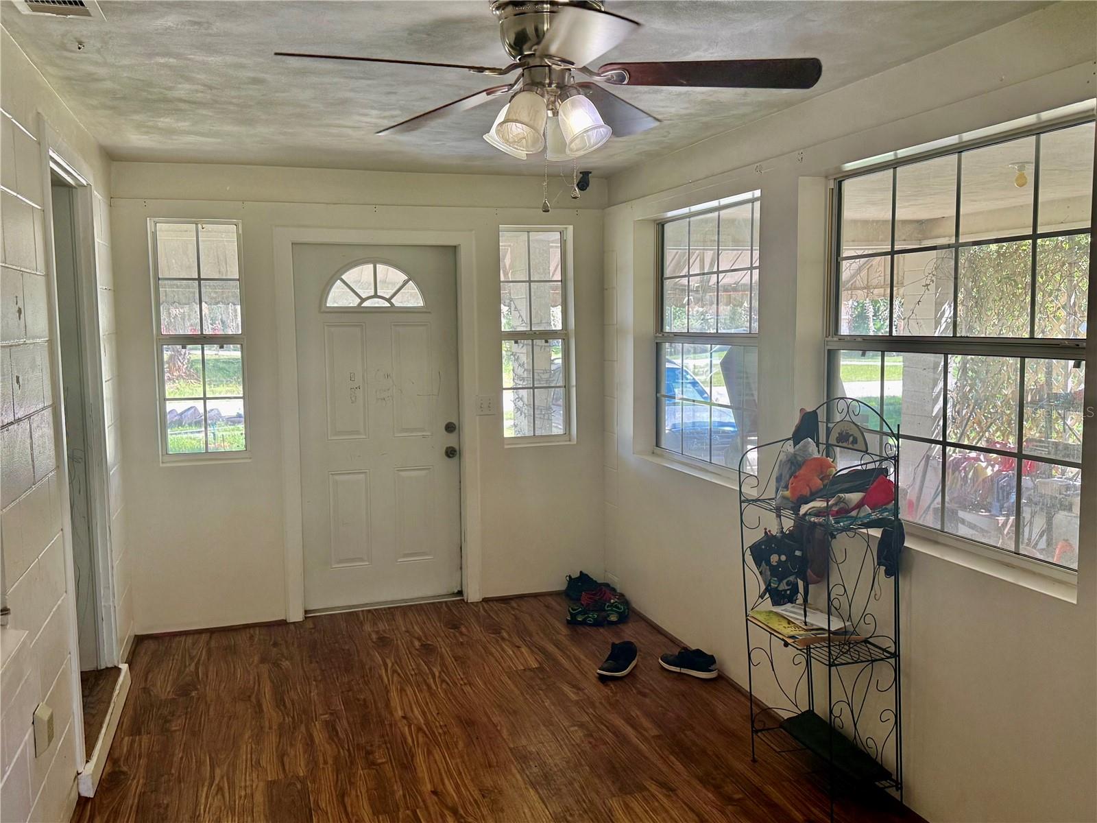 255 VALENCIA RD — photo 9