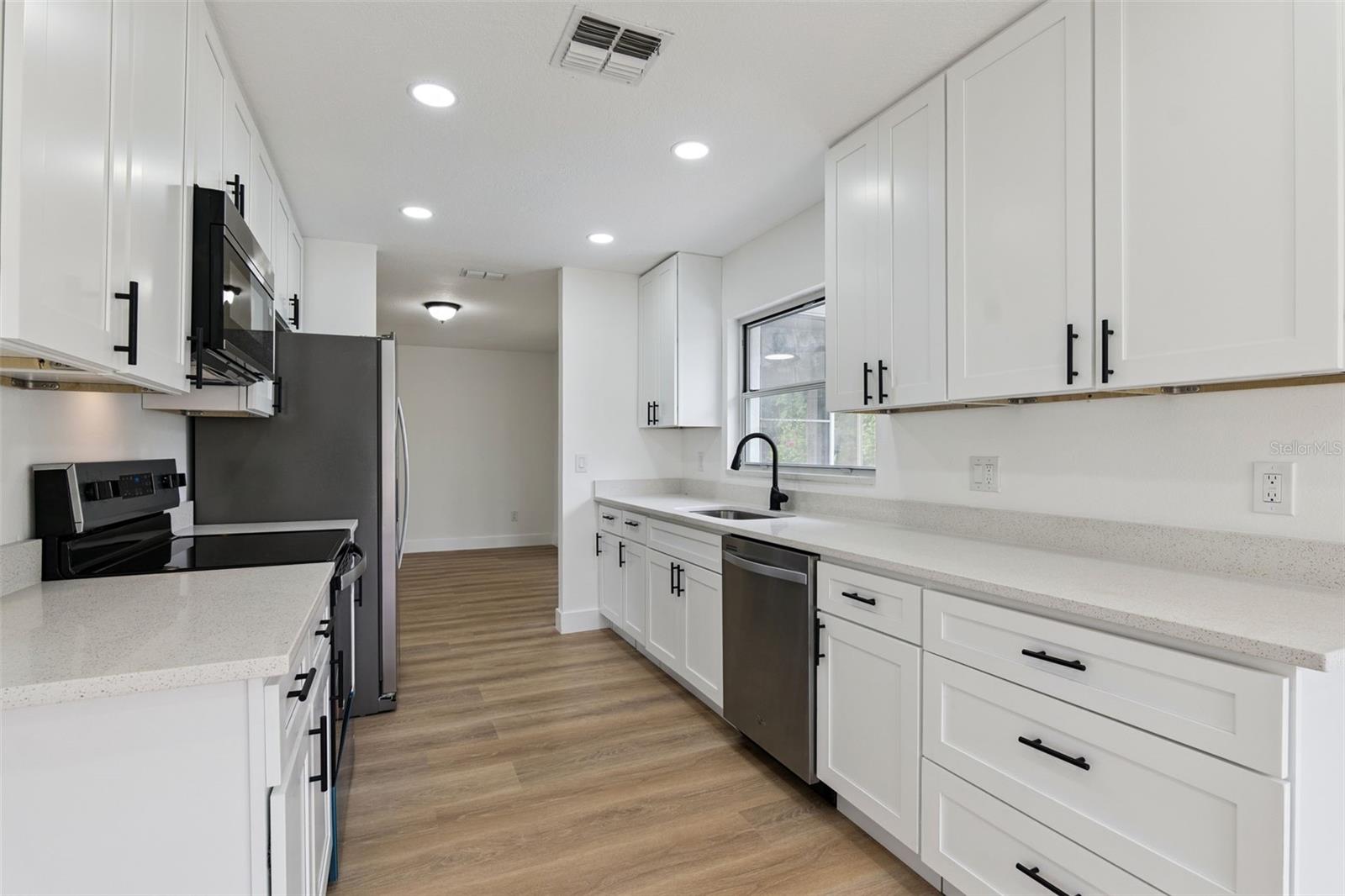 1102 MAGDALENA AVE — photo 4