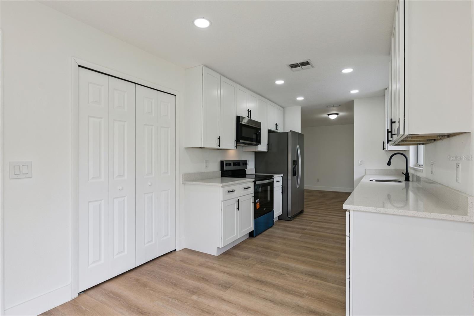 1102 MAGDALENA AVE — photo 7