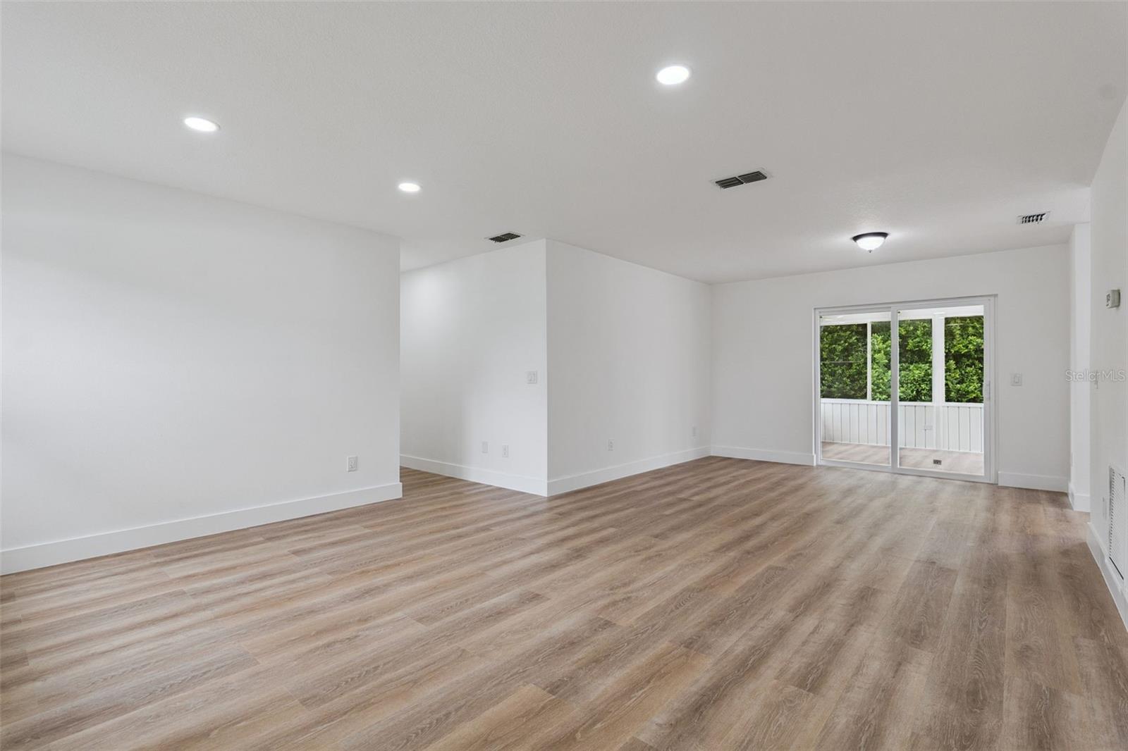 1102 MAGDALENA AVE — photo 9