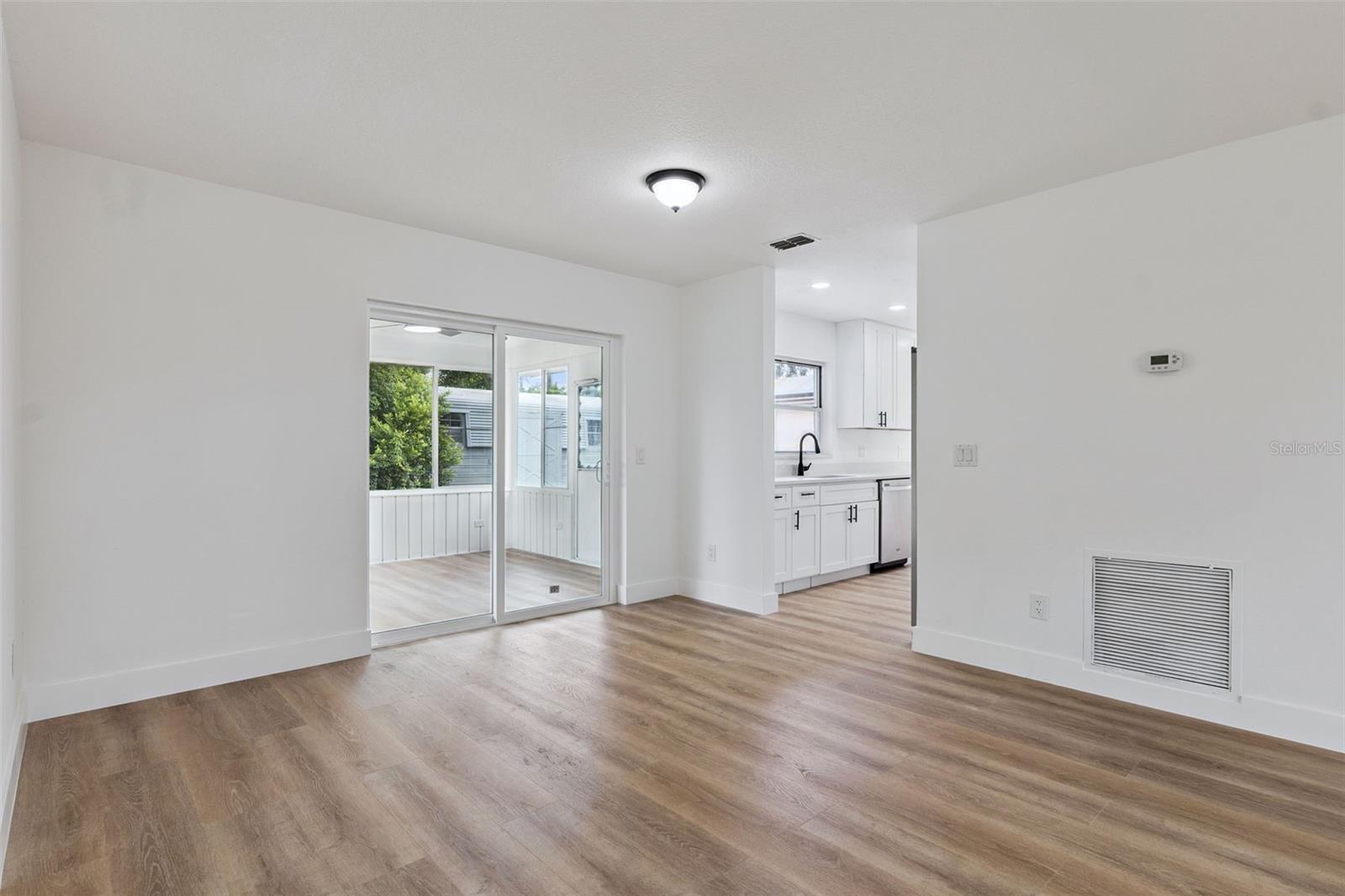 1102 MAGDALENA AVE — photo 10