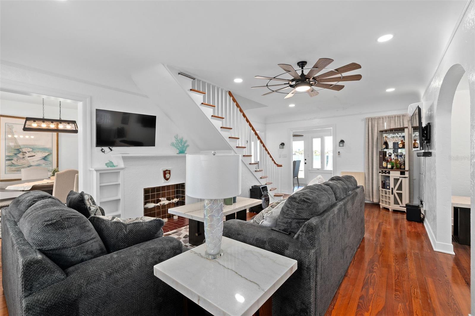 241 LEXINGTON DR — photo 9