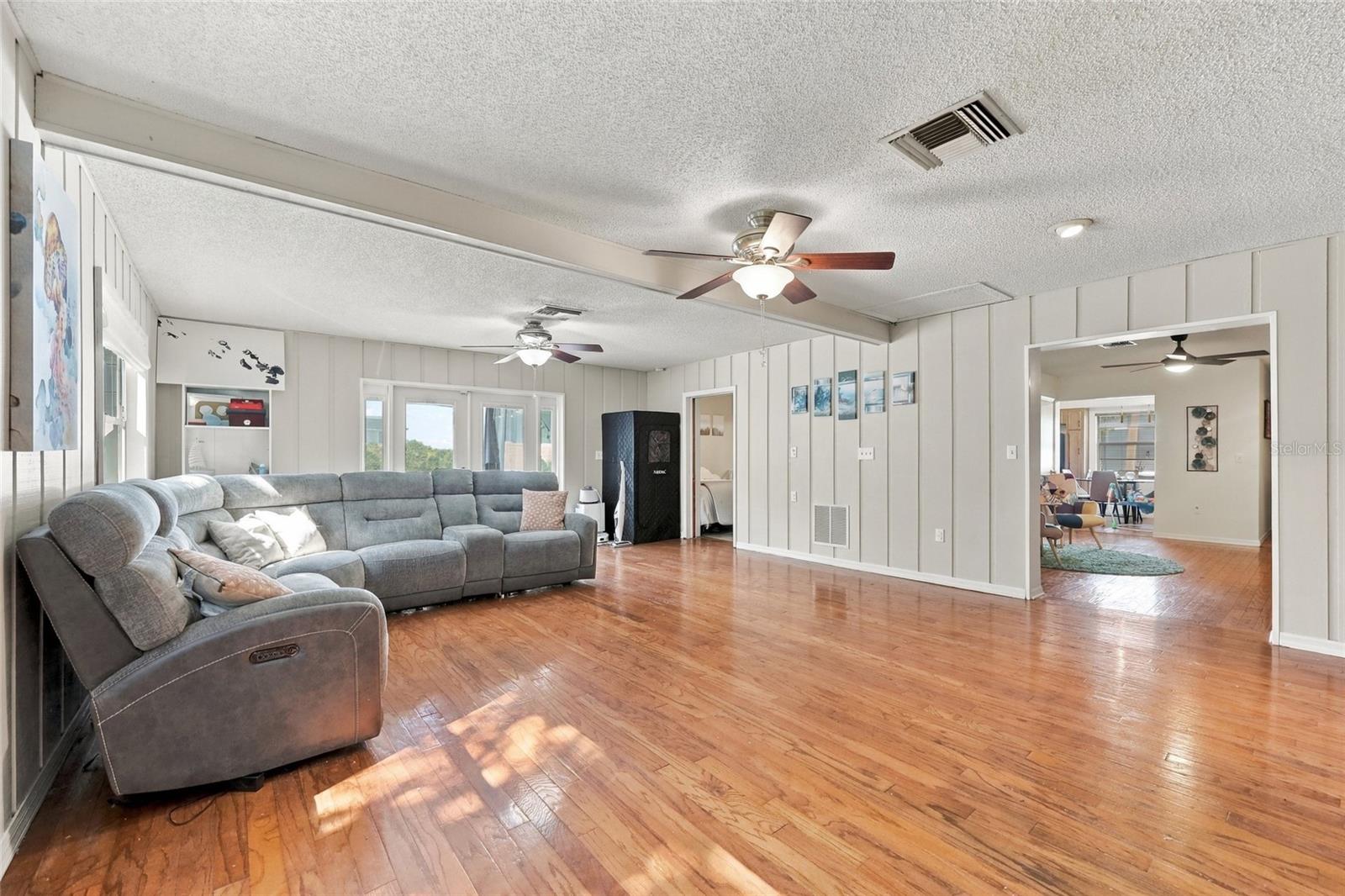 3318 FLORENE DR — photo 8