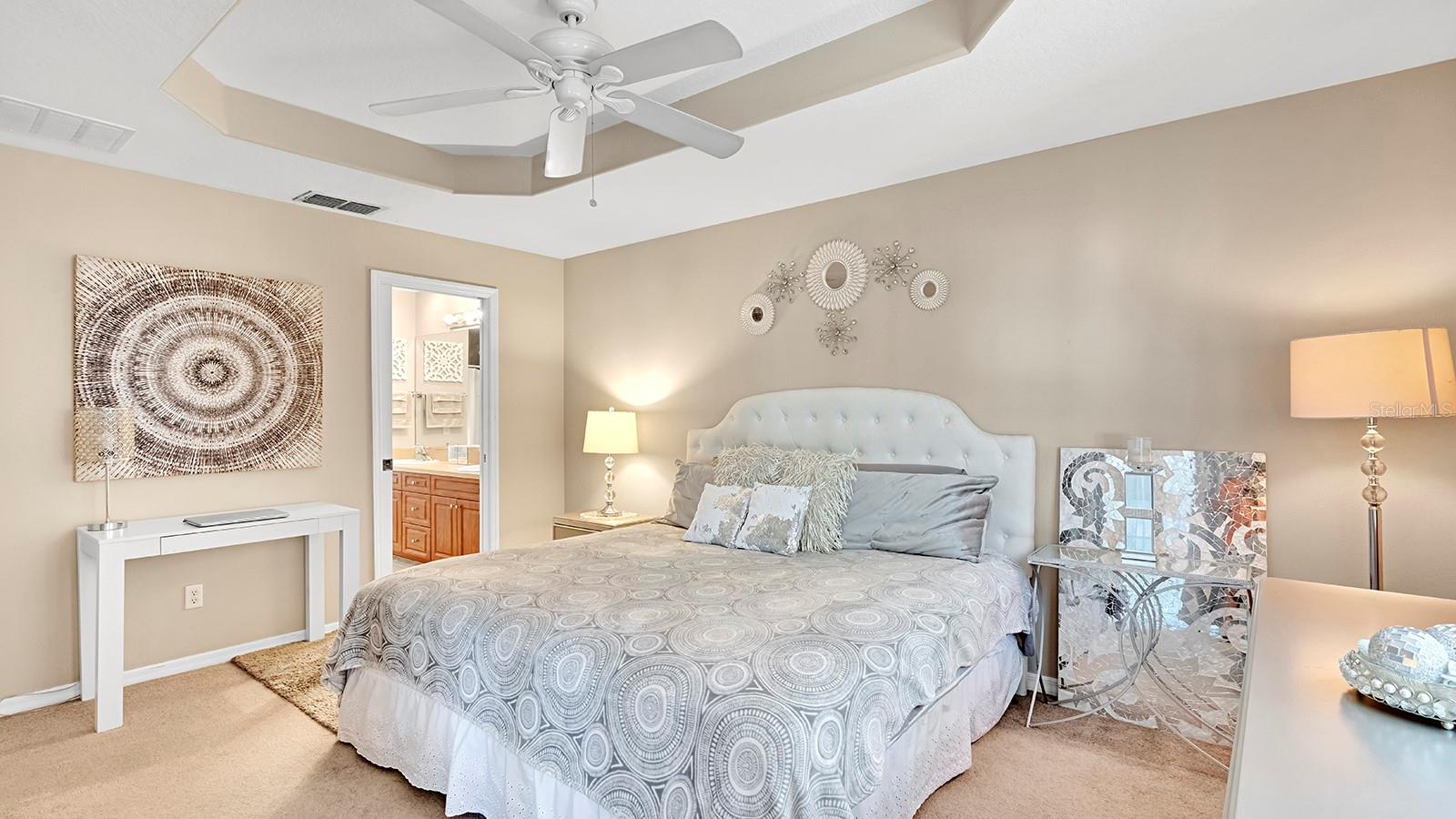 252 DIRKSEN DR — photo 12