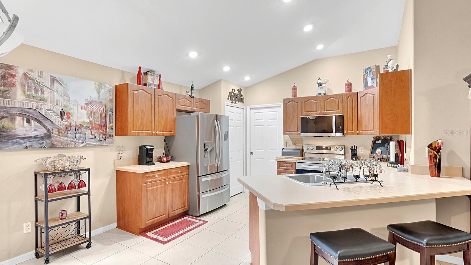 252 DIRKSEN DR — photo 5