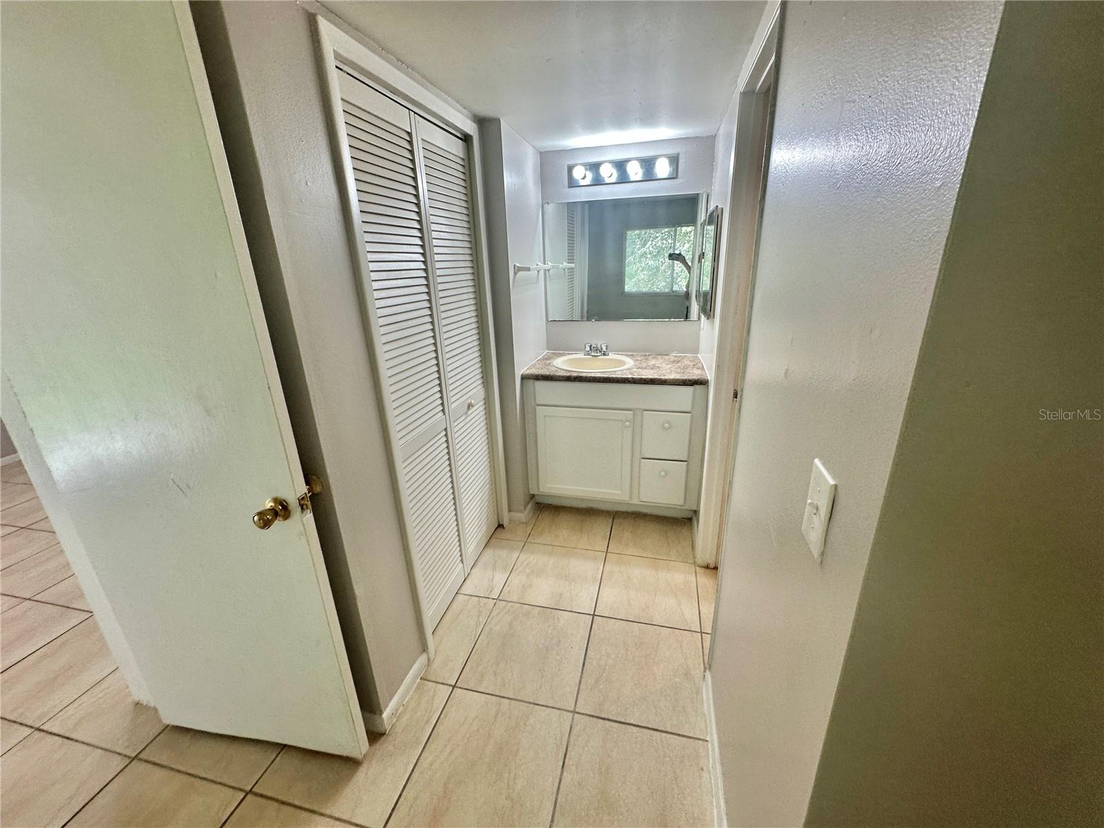 2549 S OAK AVE #B — photo 11