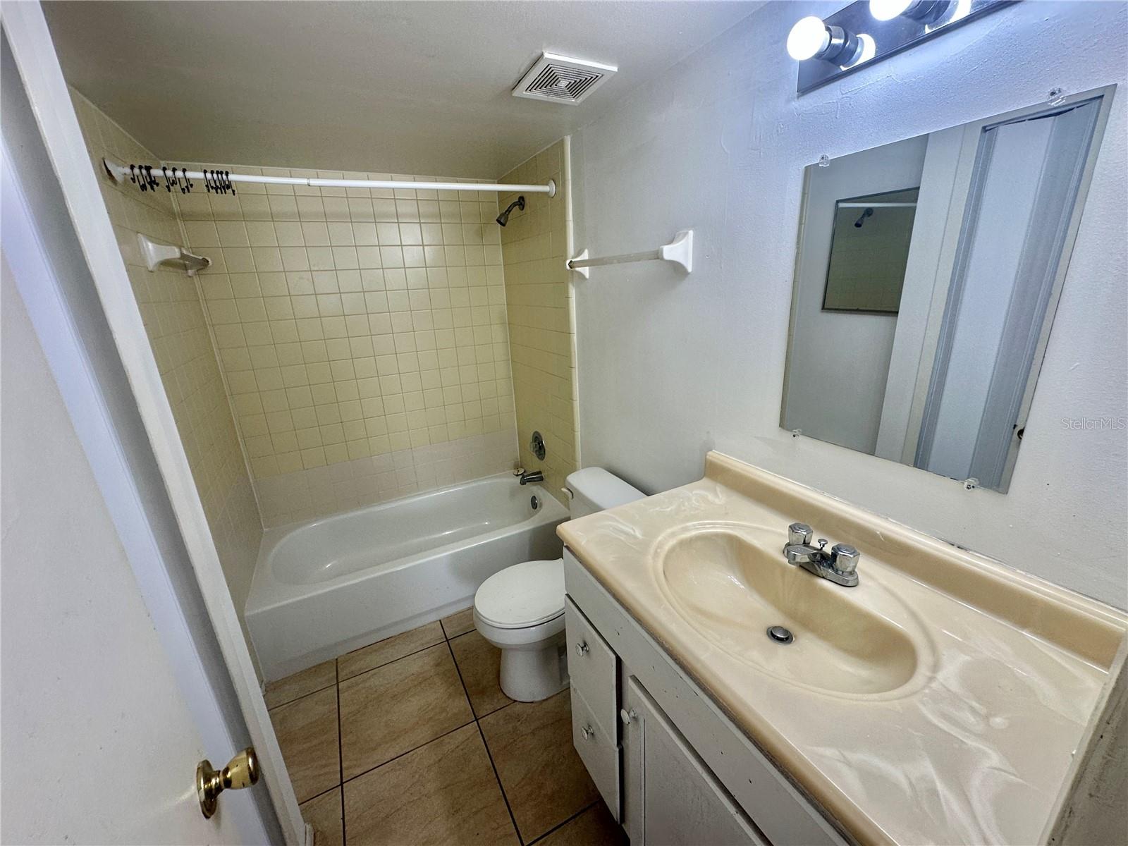 2549 S OAK AVE #B — photo 7