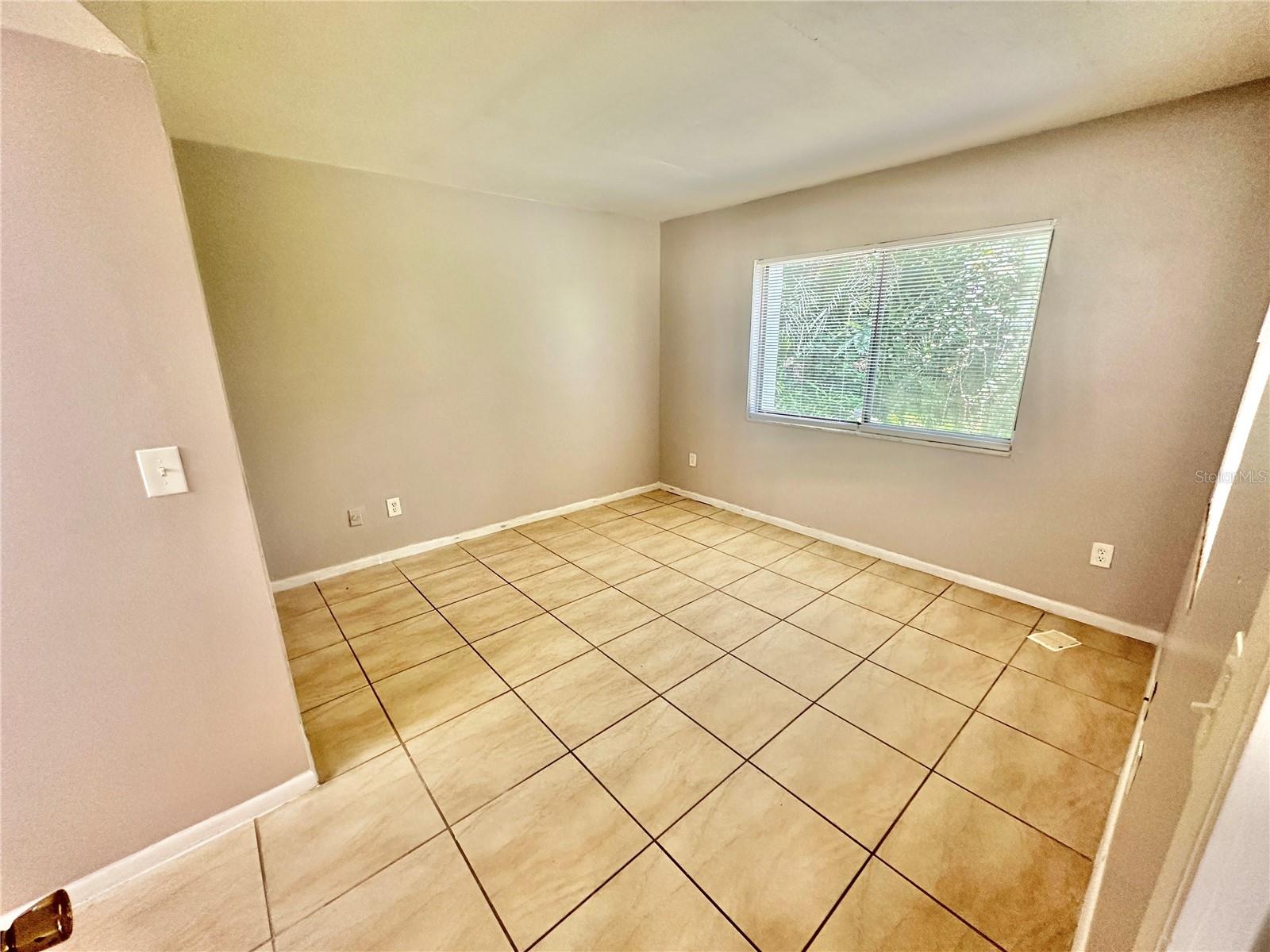 2549 S OAK AVE #B — photo 9