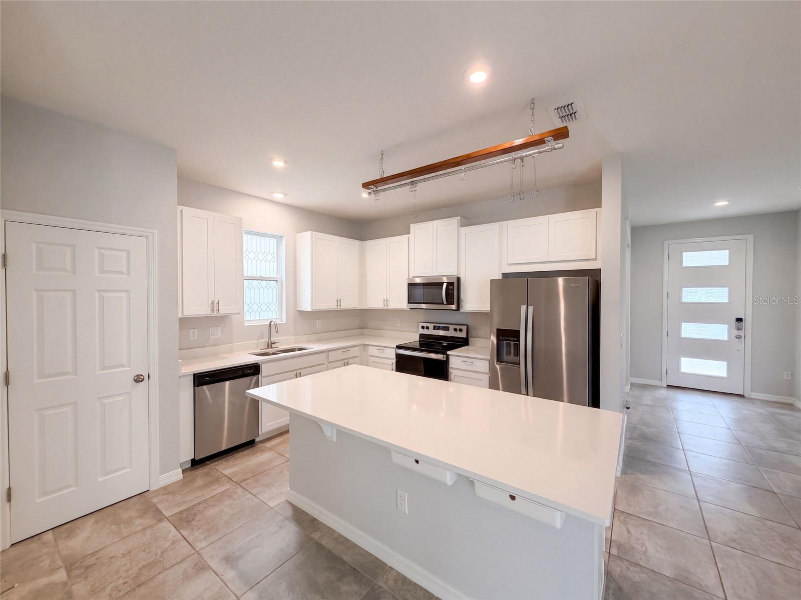 11945 GLOBE ST — photo 11