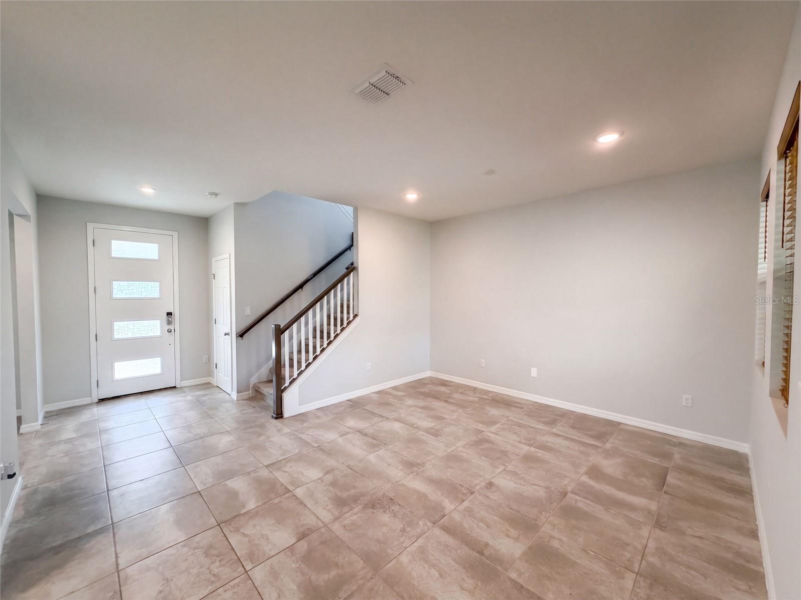 11945 GLOBE ST — photo 6
