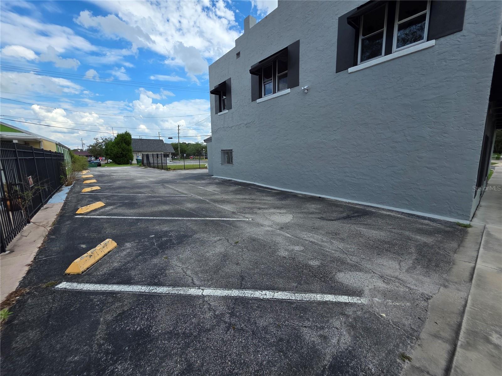 217 S OAK AVE — photo 3