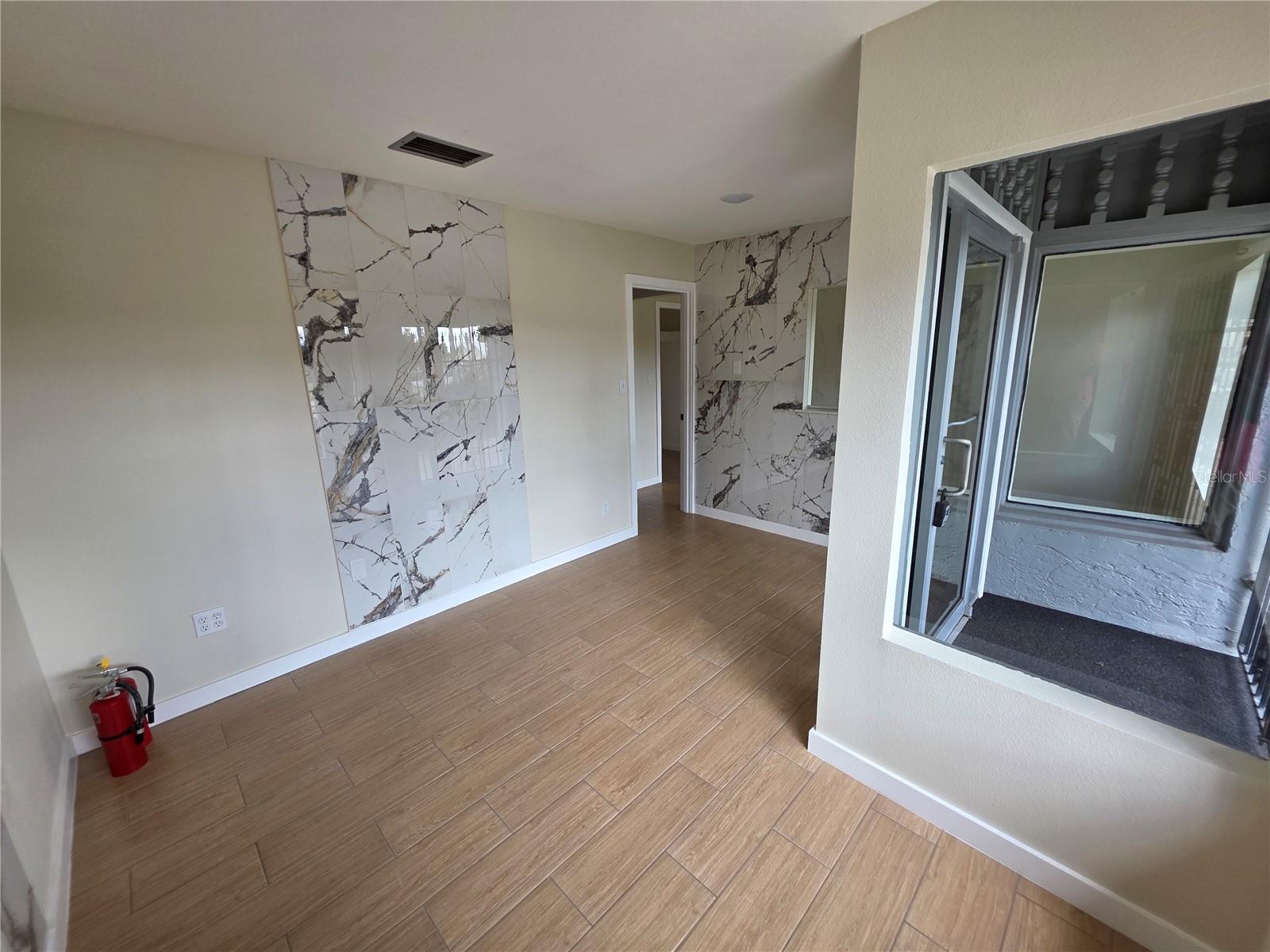 217 S OAK AVE — photo 4