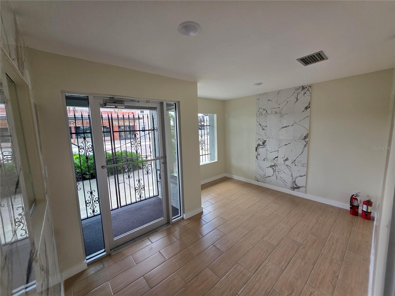 217 S OAK AVE — photo 5