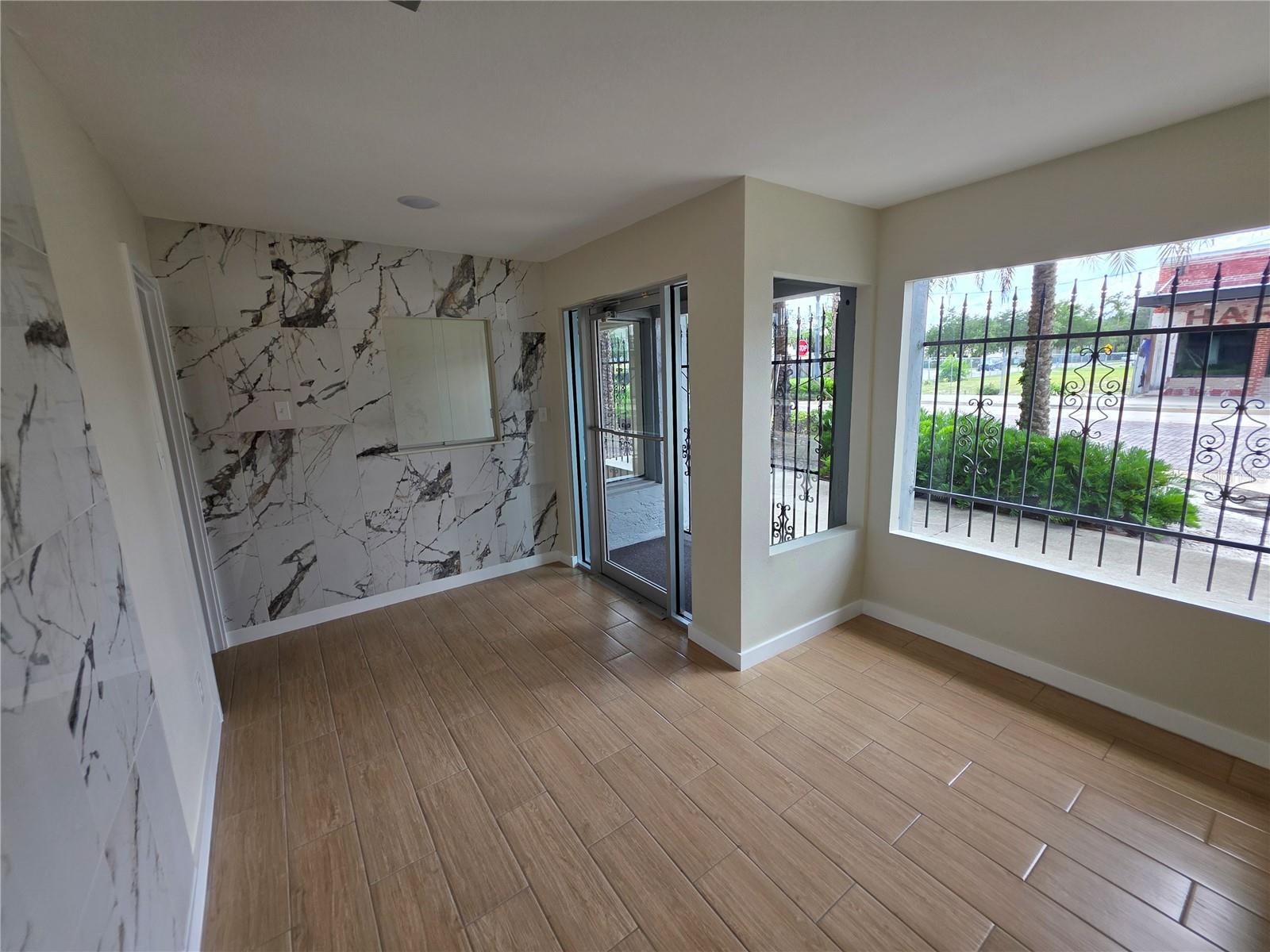 217 S OAK AVE — photo 6