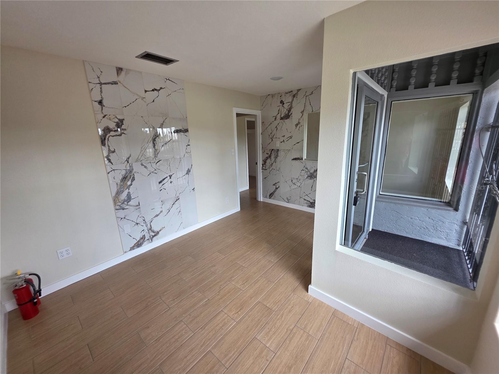 217 S OAK AVE — photo 7