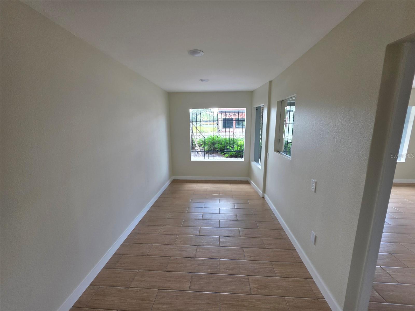 217 S OAK AVE — photo 8