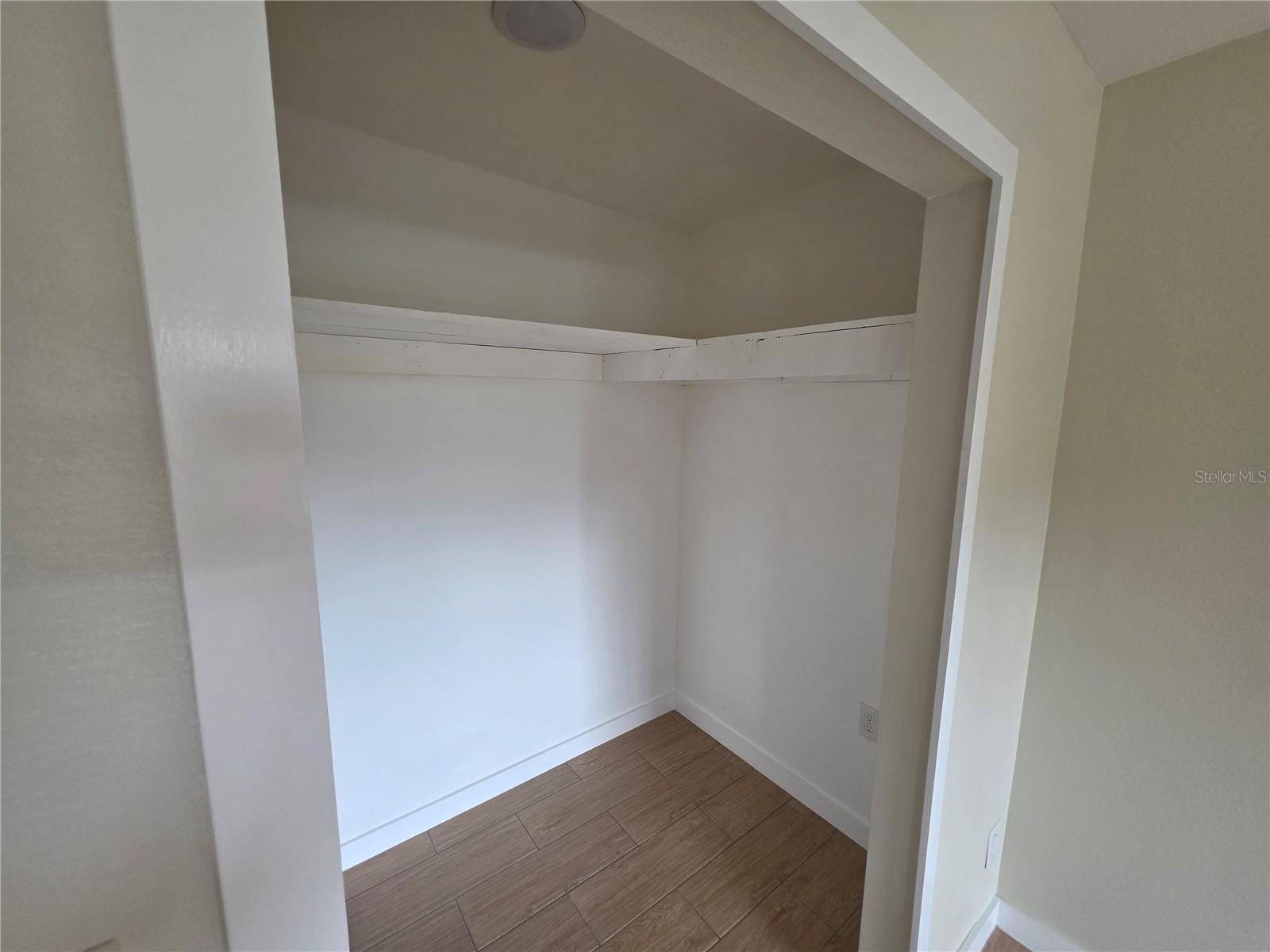 217 S OAK AVE — photo 10