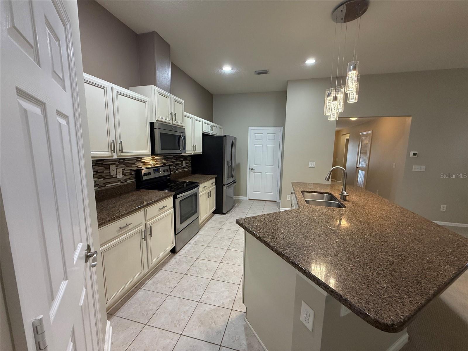 120 PRESTWICK GRANDE DR — photo 2