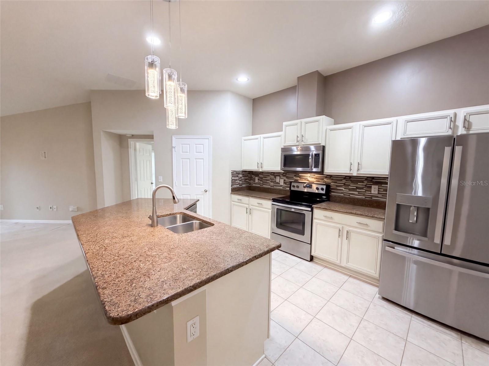 120 PRESTWICK GRANDE DR — photo 6
