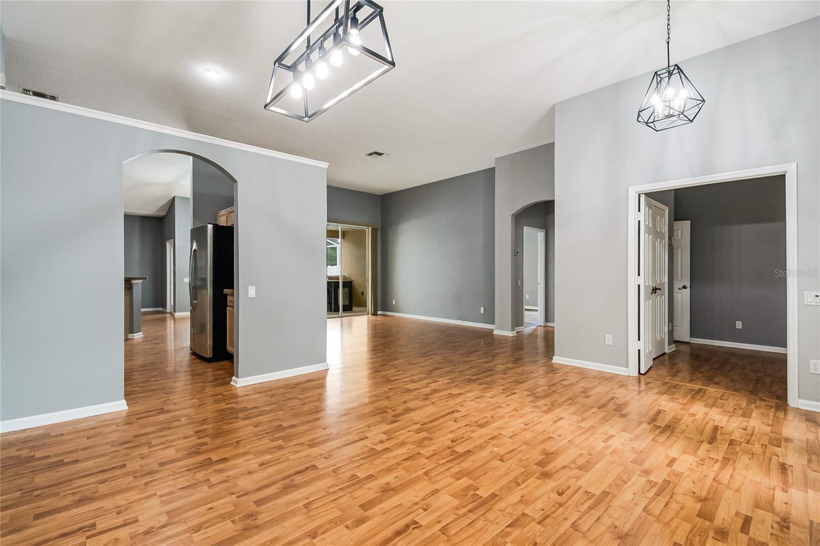 116 OAK GROVE CIR — photo 11