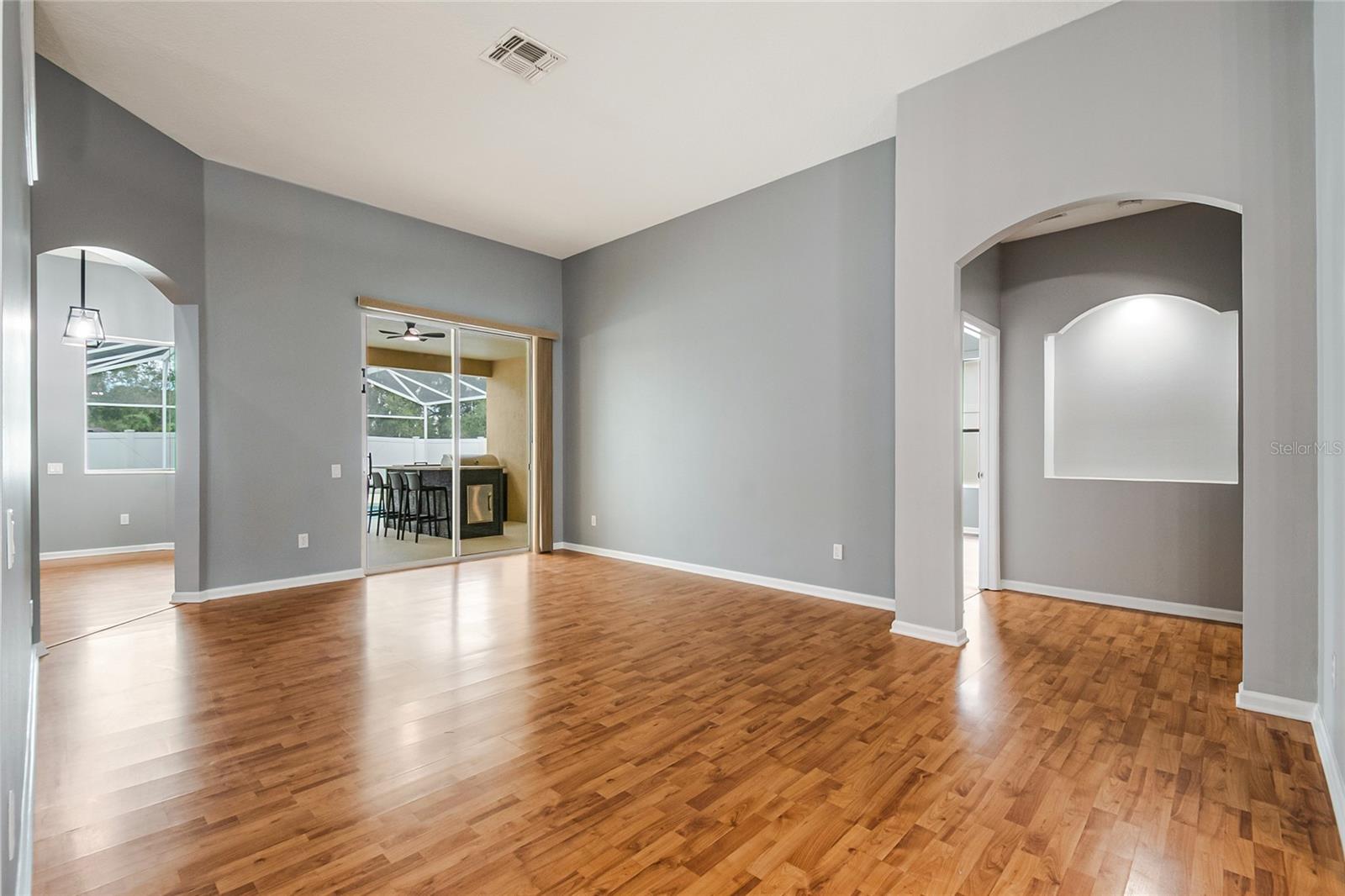 116 OAK GROVE CIR — photo 12