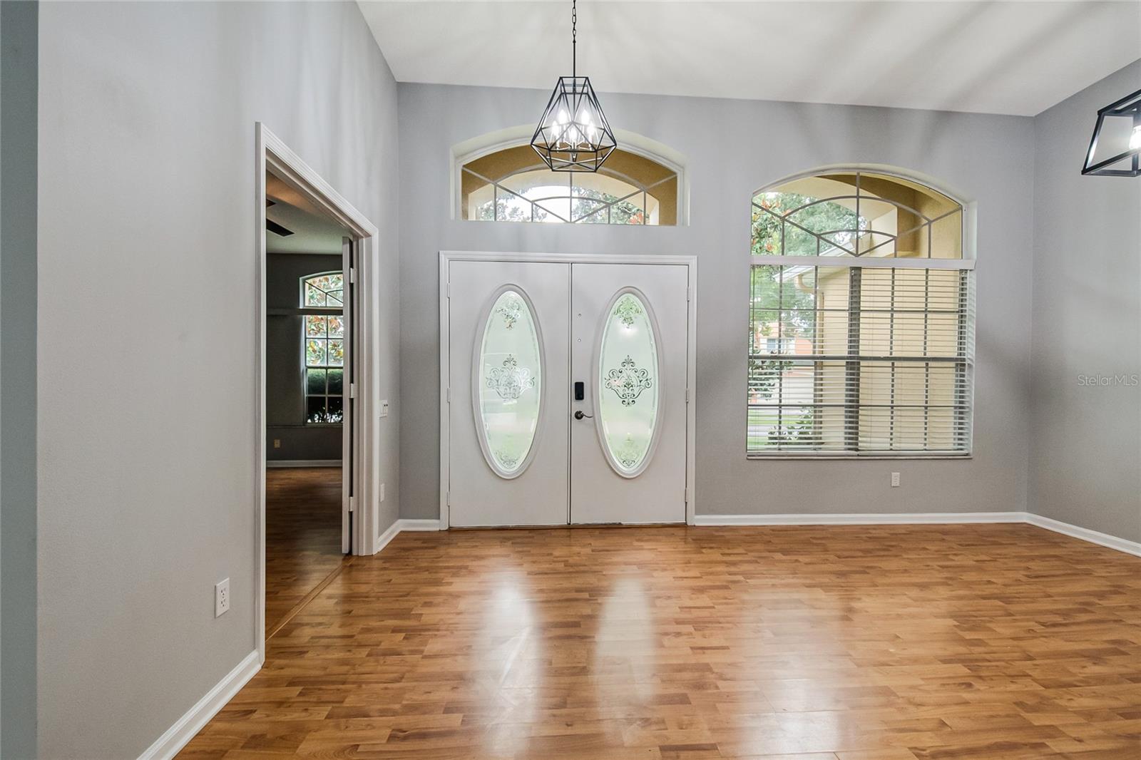 116 OAK GROVE CIR — photo 4