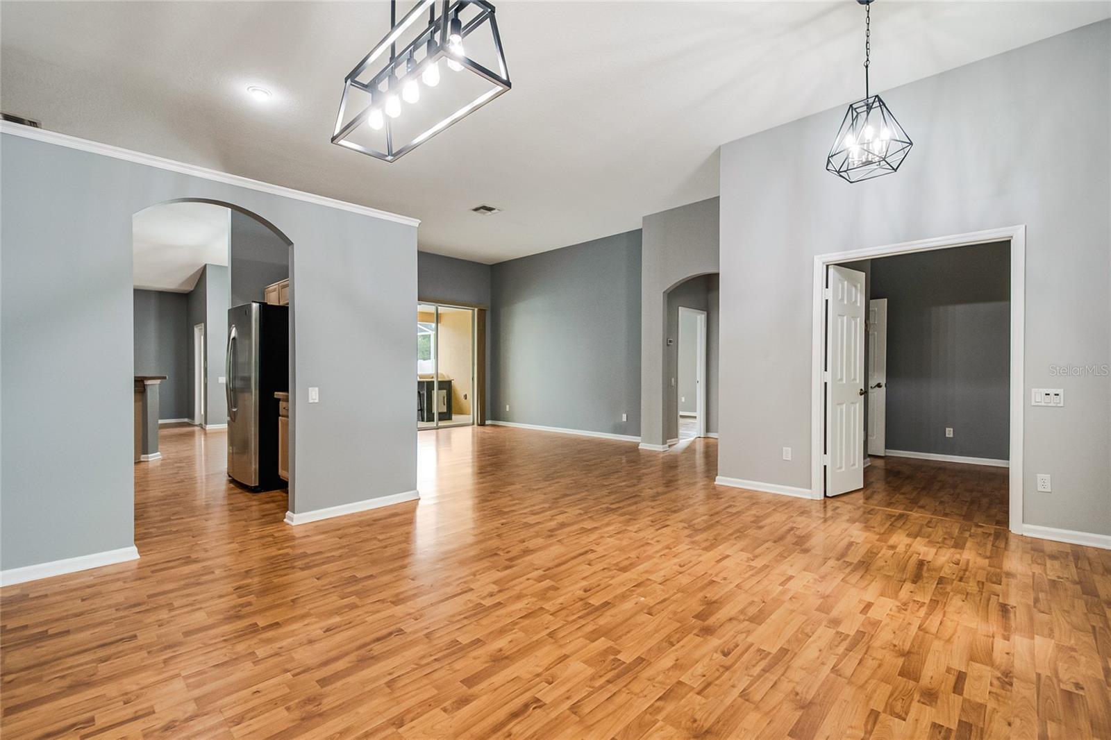 116 OAK GROVE CIR — photo 8