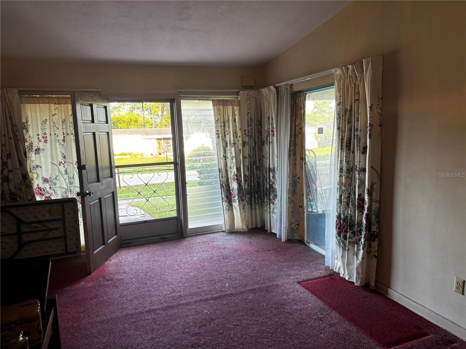 1077 WHITEWOOD DR — photo 3