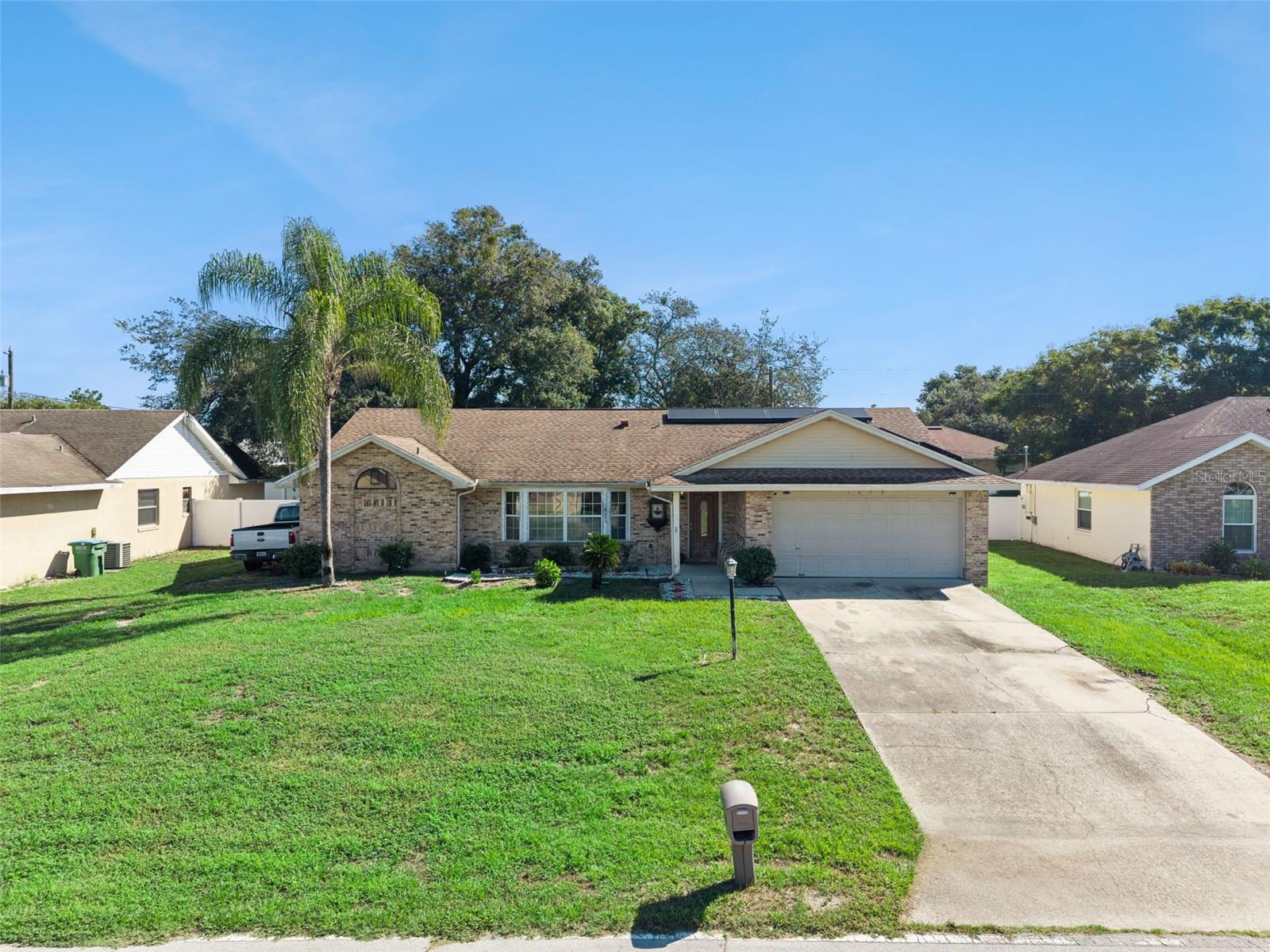 1079 W HANCOCK DR — photo 2