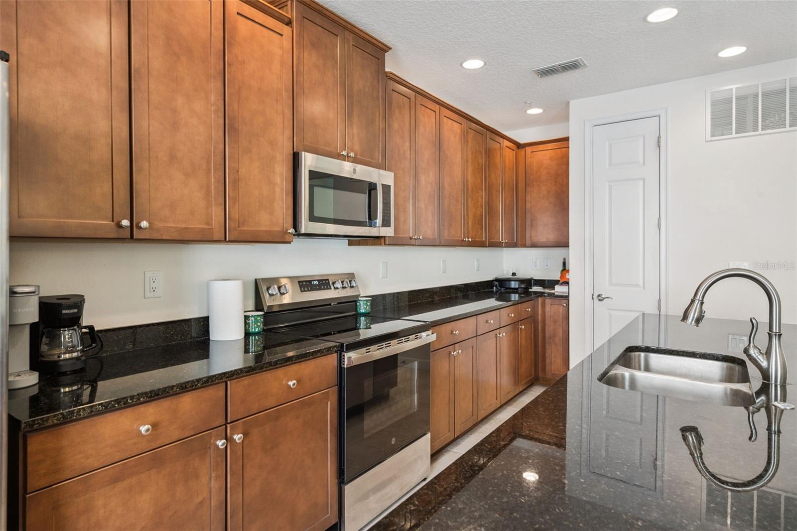 669 HANGNEST LN — photo 7