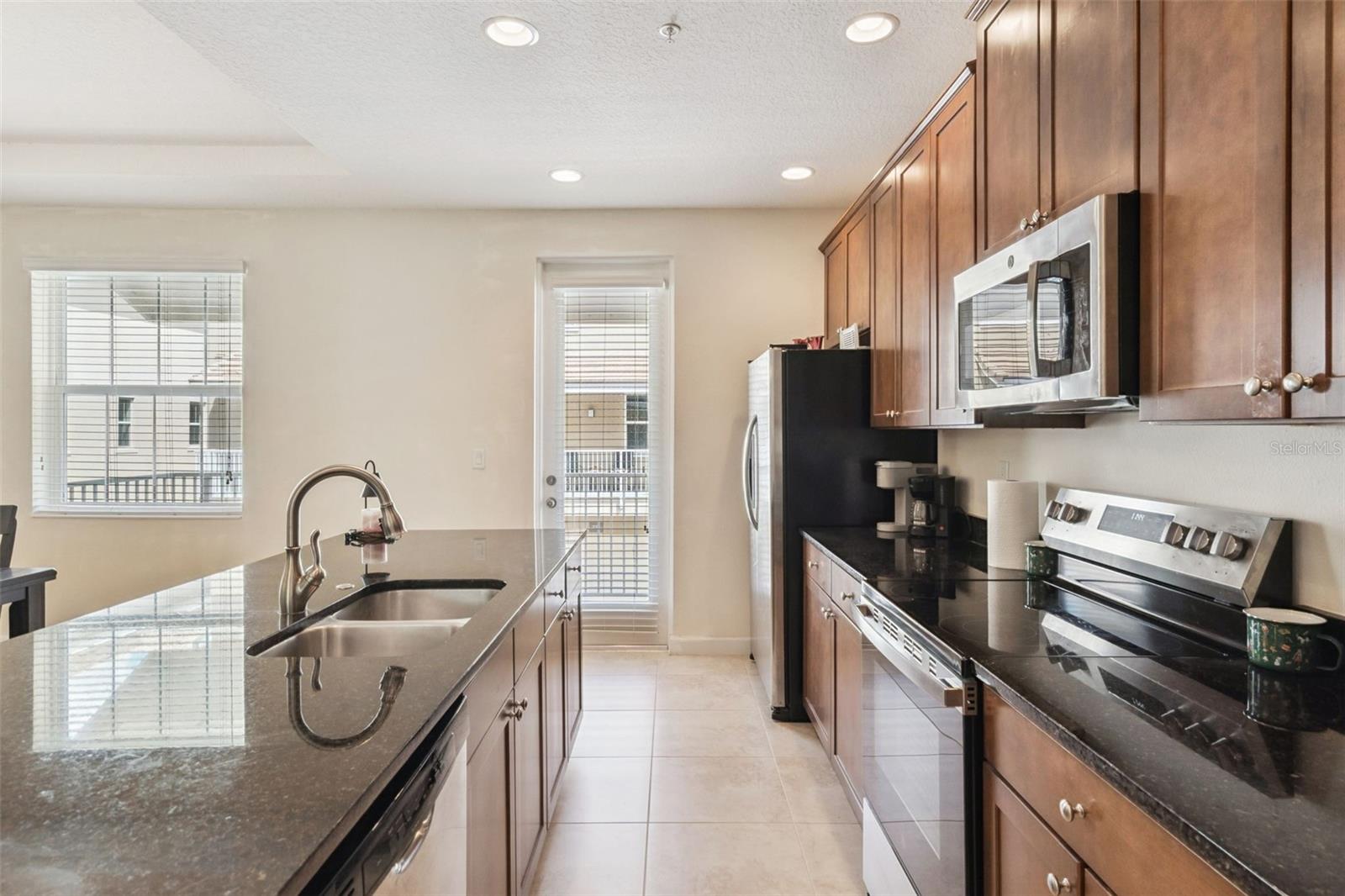 669 HANGNEST LN — photo 9