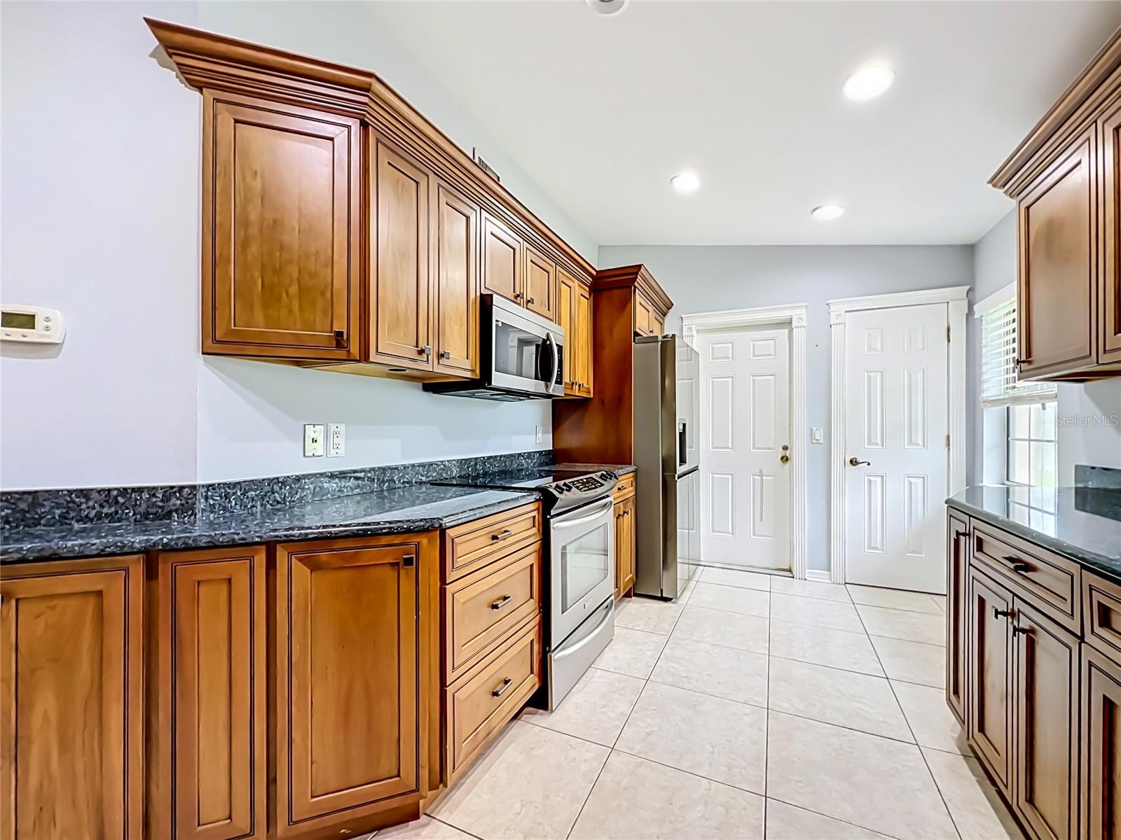139 BEECHWOOD LN — photo 11