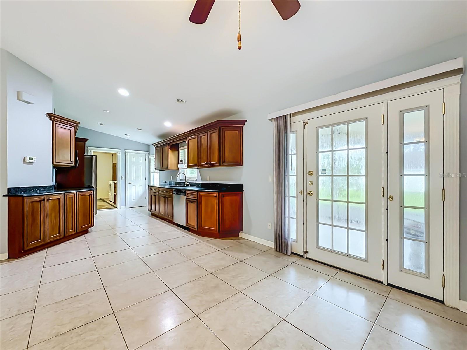 139 BEECHWOOD LN — photo 12